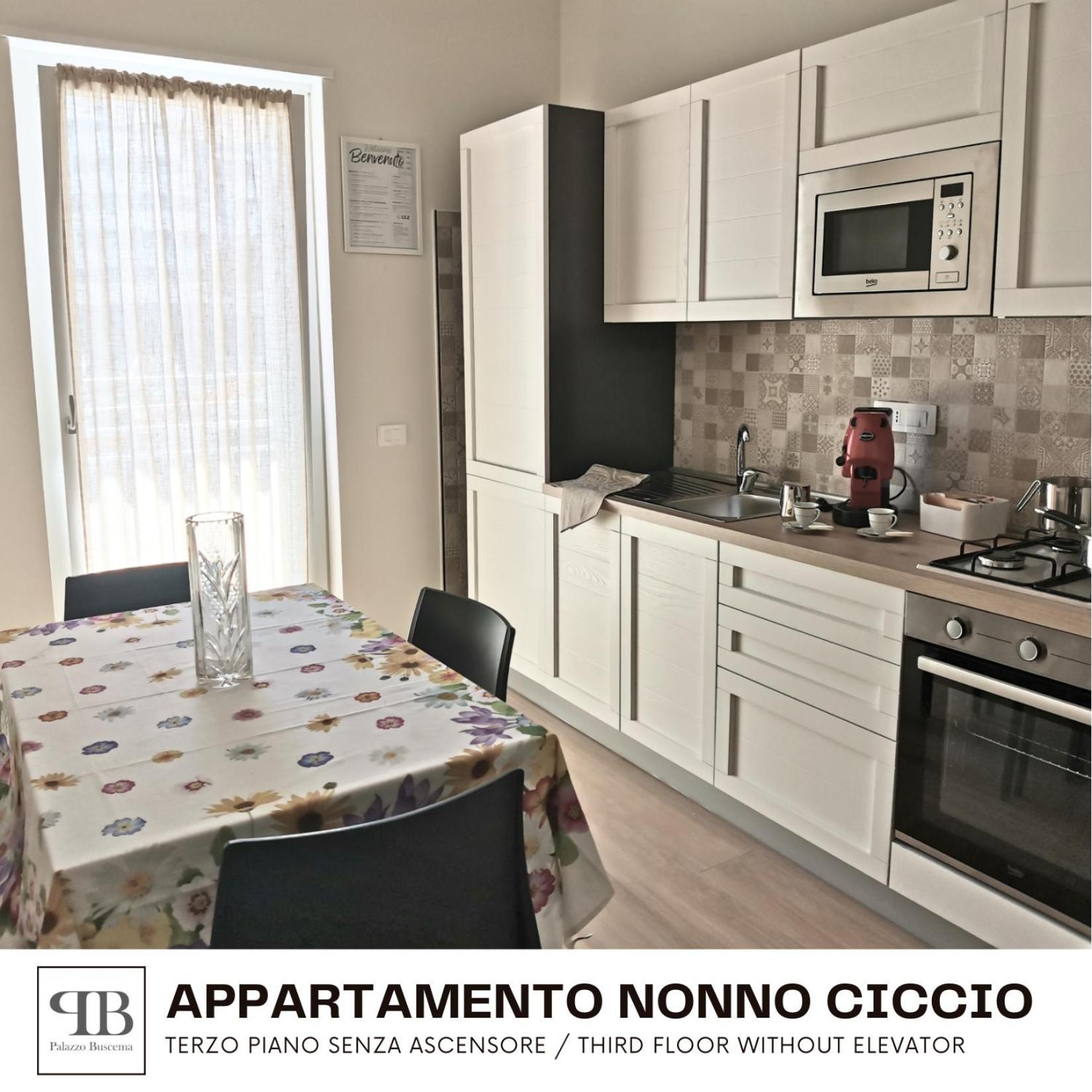 Palazzo Buscema - Appartamenti & Residence Crotone Exterior photo